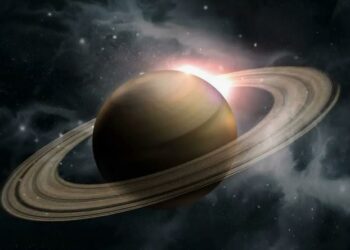 Сатурн с аллеи: в Астане курьер по вечерам показывает планеты через телескоп