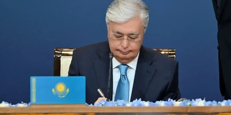 Токаев распорядился создать рабочую группу по парламентской реформе