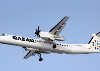 Пилоты Qazaq Air выдвинули ультиматум: требуют повышения окладов и пересмотра условий