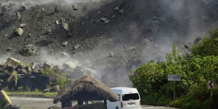 Мощное землетрясение произошло на Филиппинах, десятки человек погибли (ВИДЕО)