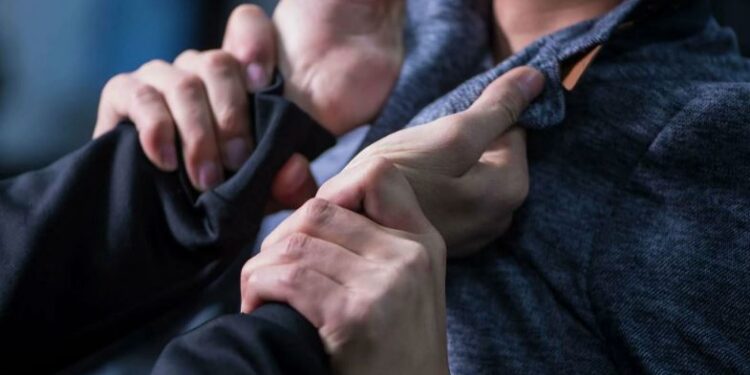 Драка произошла между акимом и фельдшером в Павлодарской области