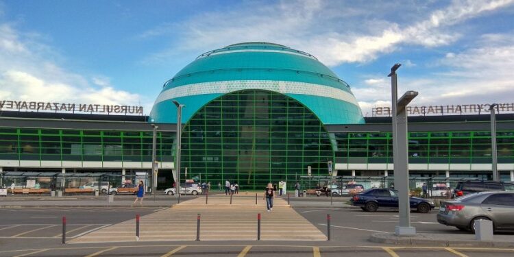 Дочь Баян Алагузовой раскритиковала аэропорт Астаны