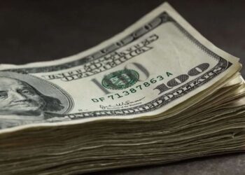 Курс доллара упал почти на 4 тенге