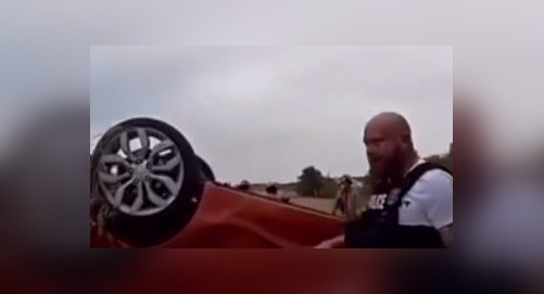 Полицейские Техаса вытащили младенца из-под машины и спасли ему жизнь