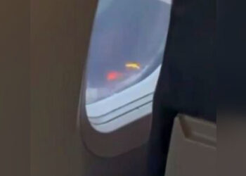 Взлёт прервали из-за неисправности: у самолёта в Костанае заискрило шасси (ВИДЕО)