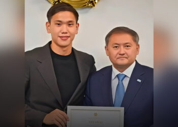 Министр вручил ректорский грант Шерхану Калмурзе