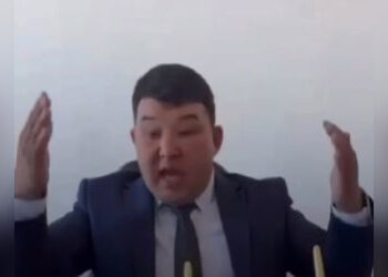 Аким, устроивший разнос в ВКО, извинился перед односельчанами (ВИДЕО)