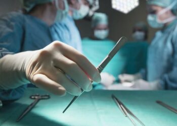 Хирург под градусом? В Аркалыке сняли врача, оперировавшего пациента в нетрезвом состоянии