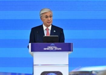 Будущее ИИ, нейросети в госуправлении, цифровизация всех сфер: Токаев выступил на форуме Digital Bridge 2025