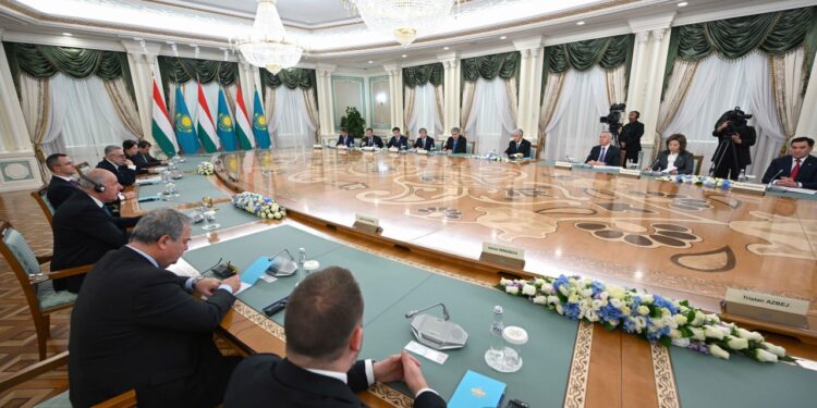 Атомная энергия, финансы, ИИ, логистика: о чём переговорили президенты Казахстана и Венгрии