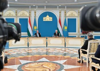 Касым-Жомарт Токаев и Тамаш Шуйок провели брифинг для представителей СМИ