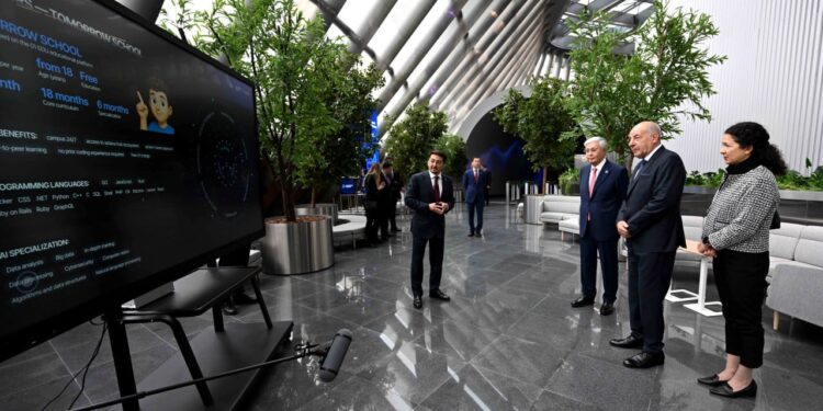 Президенты Казахстана и Венгрии посетили центр искусственного интеллекта Аlem.AI