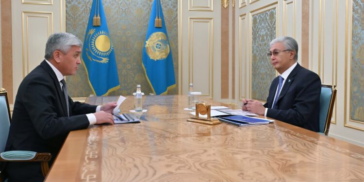 Токаев принял акима Карагандинской области