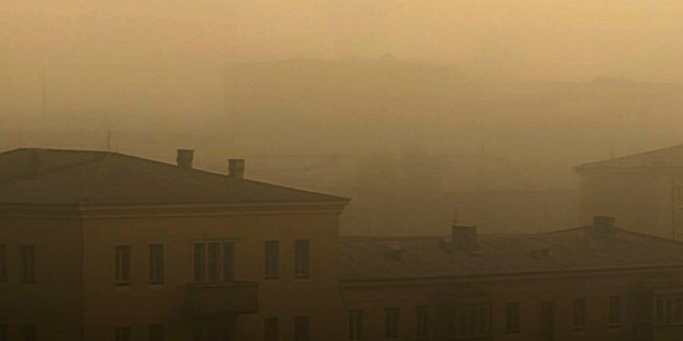 Запах гари накрыл Атырау: в акимате прокомментировали инцидент