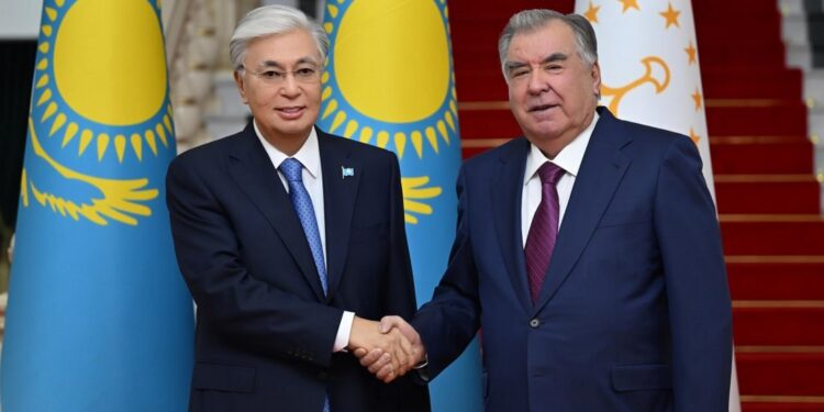 О чём переговорили президенты Казахстана и Таджикистана?