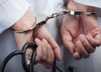 Помогу оформить инвалидность: врач обманул шестерых пациентов на 4 млн тенге