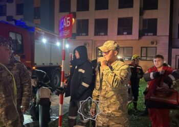 10-этажный дом загорелся в Алматы: эвакуированы десятки людей (ВИДЕО)