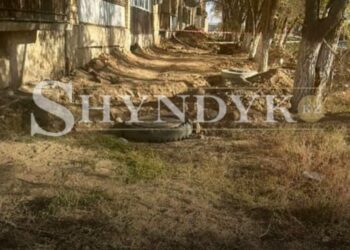 Рабочего насмерть засыпало грунтом: жители Жезказгана жалуются на брошенную траншею