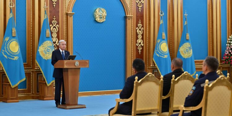 Касым-Жомарт Токаев поздравил спасателей с профессиональным праздником