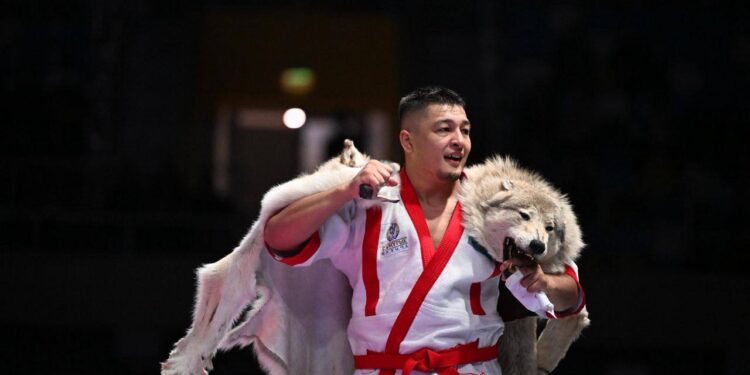 Токаев поздравил победителя турнира «Қазақстан Барысы-2025»