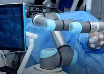 Робота для операций на мозге внедрят в Караганде