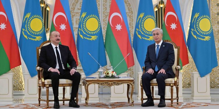 Расклад сил в регионе и укрепление Среднего коридора: что означает визит Алиева в Казахстан