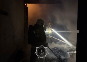 150 квадратов в огне: крупный склад загорелся в Алматы