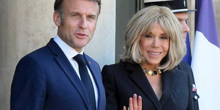 В Париже начнется суд за киберпреследование Брижит Макрон