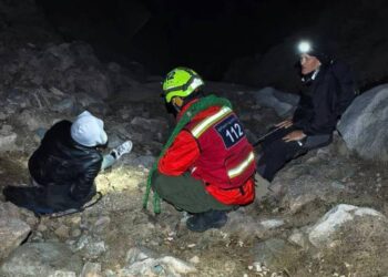 В горах Алматы спасатели нашли и вывели заблудившихся туристов