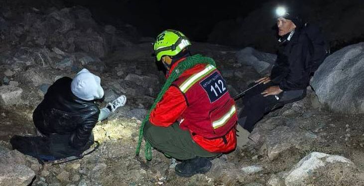 В горах Алматы спасатели нашли и вывели заблудившихся туристов