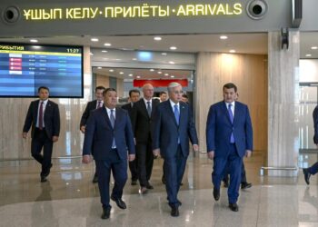 Токаев начал рабочую поездку в Кызылординскую область с посещения нового терминала аэропорта