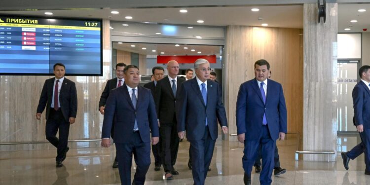 Токаев начал рабочую поездку в Кызылординскую область с посещения нового терминала аэропорта