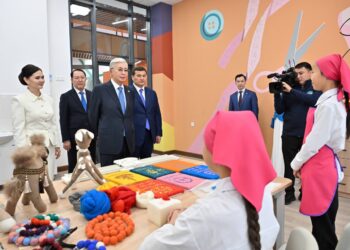 Токаев посетил творческо-инновационную академию «Сыр жұлдыздары» в Кызылорде