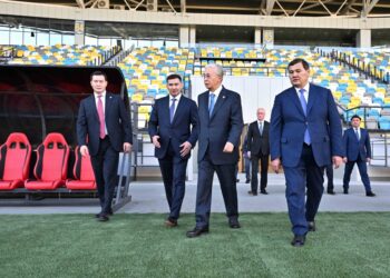 Токаев осмотрел новый стадион в Кызылорде и встретился с игроками ФК «Қайсар»