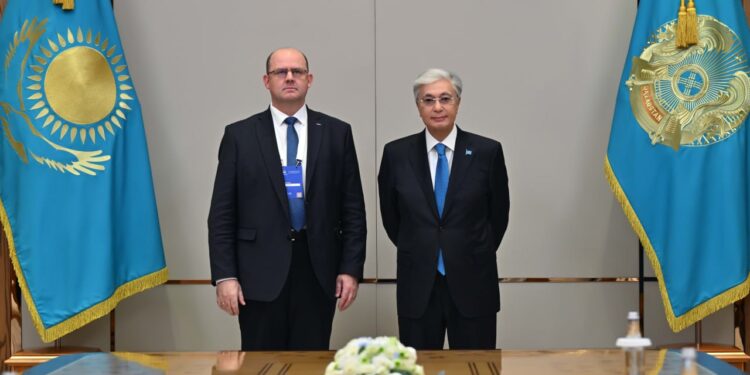 Президент провёл встречу с ректором МИФИ Владимиром Шевченко