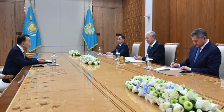 Президент принял главу попечительского совета образовательного фонда Woosong