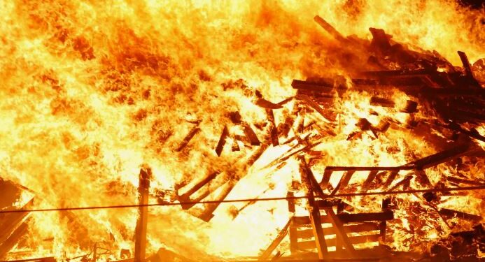 Три дома загорелись в Алматинской области: погибла семья (ВИДЕО)