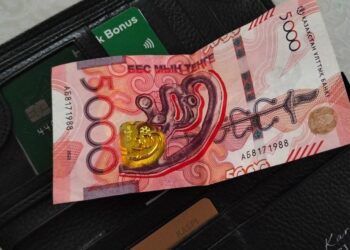 Сколько зарабатывают казахстанцы в 2025 году?