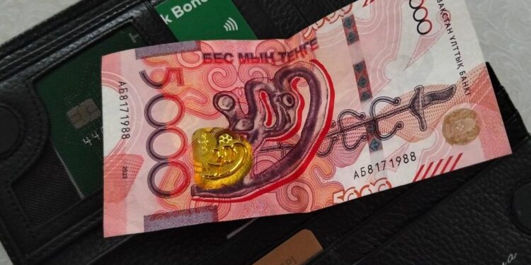 Сколько зарабатывают казахстанцы в 2025 году?