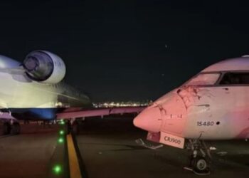 В Нью-Йорке столкнулись два самолёта (ВИДЕО)