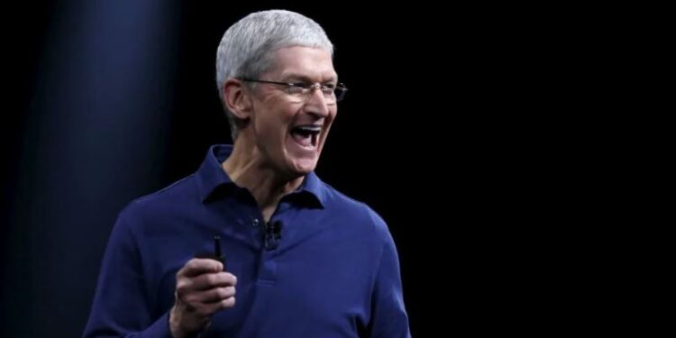 Тим Кук уходит на пенсию: стало известно имя претендента на пост главы Apple