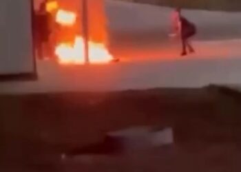 Самоподжог пытался совершить мужчина возле полицейского пункта в Мангистау