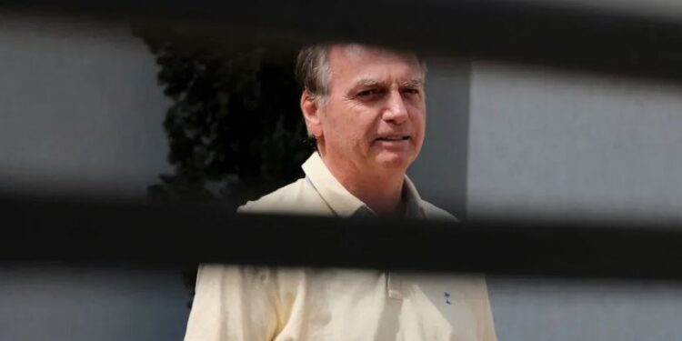 Камера с ванной и телевизором: экс-президент Бразилии начал отбывать 27-летний срок