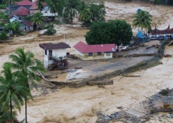 В Индонезии при наводнениях погибли более 240 человек: спасатели не могут добраться до некоторых районов