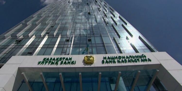 Нацбанк сохранил базовую ставку на уровне 18%