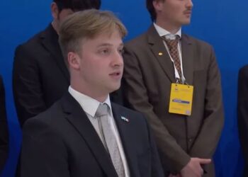 Токаев побеседовал на казахском со студентом из Франции, обучающемся в КазНУ