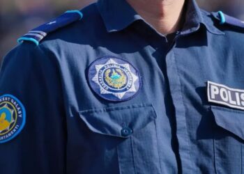 Двое мужчин избили участкового в Костанайской области