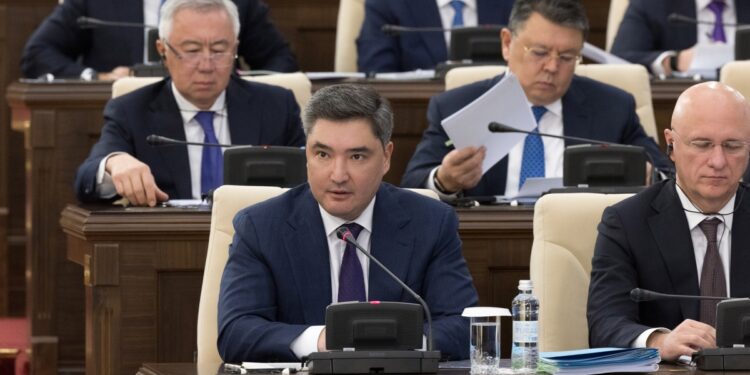 Бектенов: Государство не будет содержать тех, кто может работать