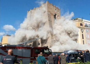 Обрушение в сердце Рима: рухнула башня Конти у Колизея (ВИДЕО)