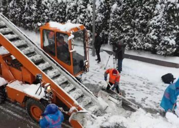 Мощный снегопад обрушился на Алматы: на очистку улиц вышли более 2,5 тыс. рабочих